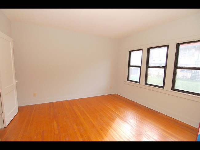 Building Photo - The Regal Apartments
