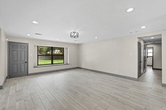 Building Photo - 5522 Braesvalley Dr