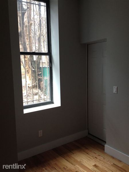 Building Photo - 594 Rogers Ave