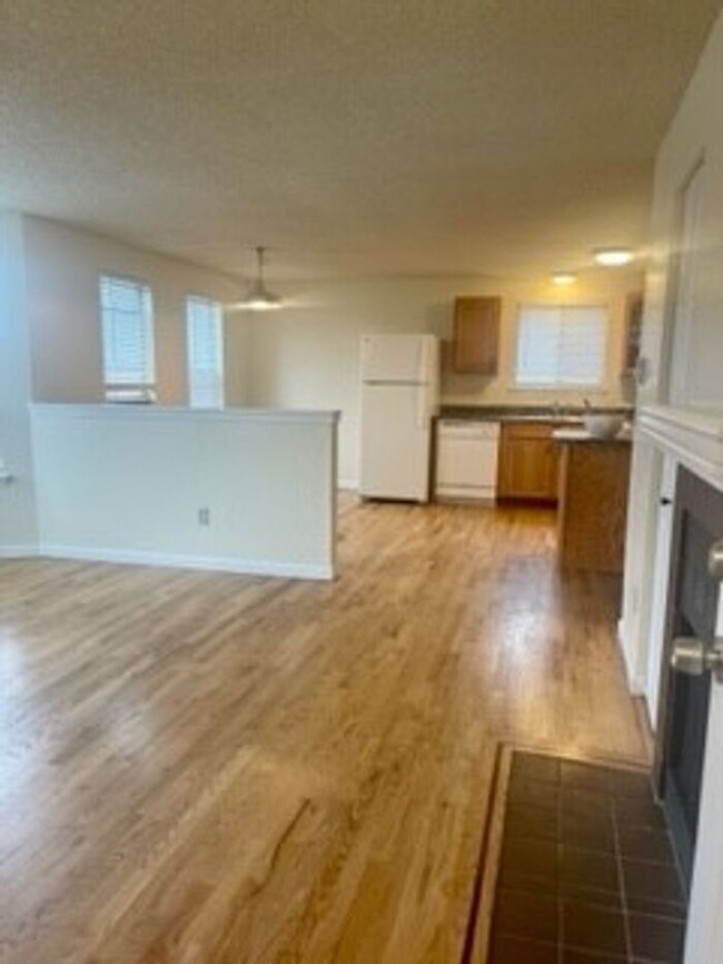 Building Photo - 2 Bedroom, 1 Bath Condo in University Plac...