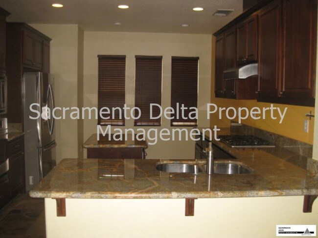 Foto del edificio - 8048 Linda Isle Ln