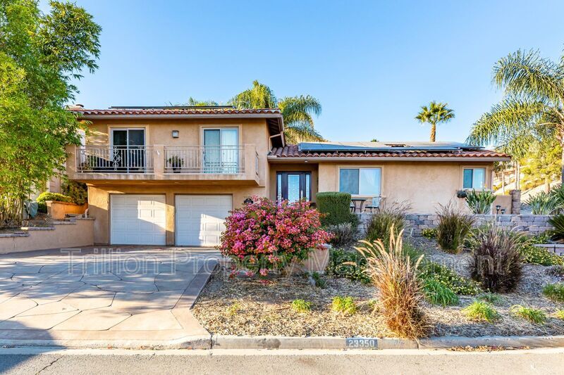 Primary Photo - 23350 Clipper Ct