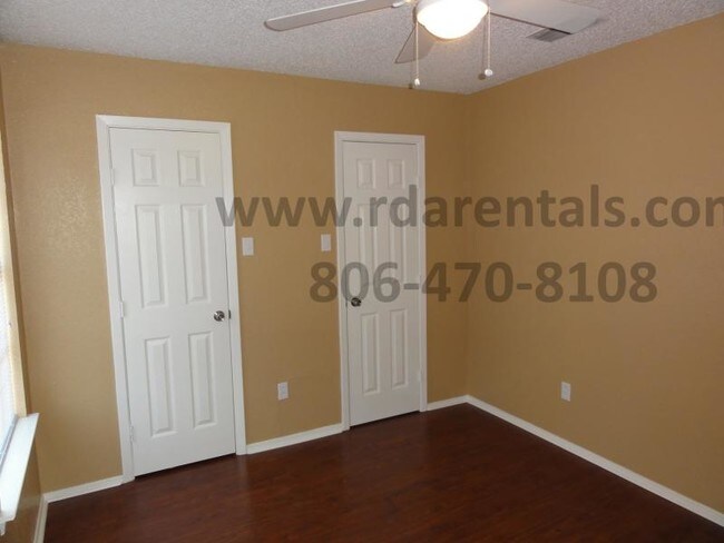 Foto del edificio - 5742 Duke St.