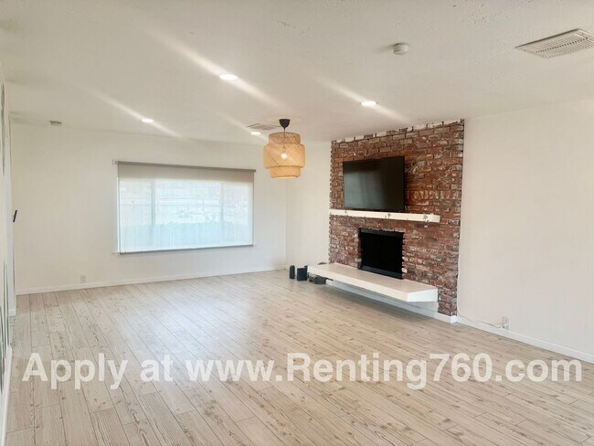 Foto del edificio - Stylish 3-Bedroom Home with Fenced Yard, S...