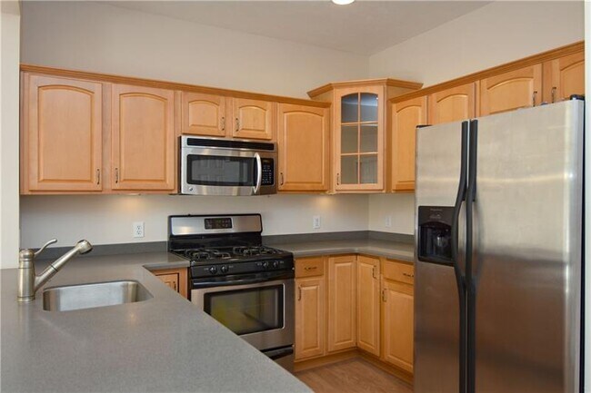 Building Photo - 784 Village Dr