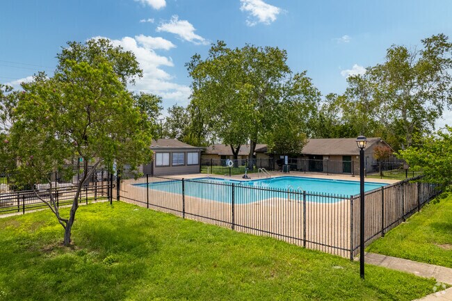 Piscina - Homestead Apartments