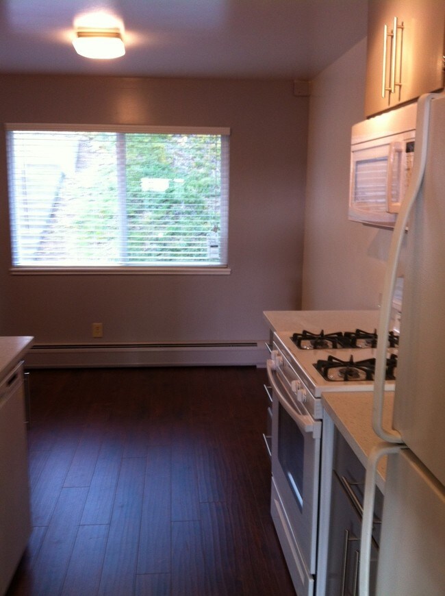 Kitchen 3 - 145 Marlin Ct