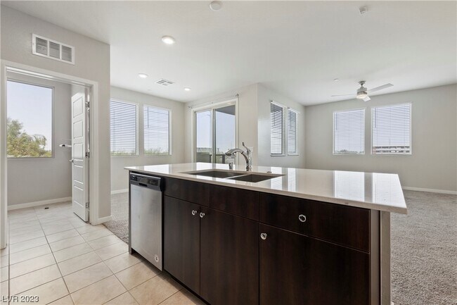 Foto del edificio - 11238 Essence Point Ave