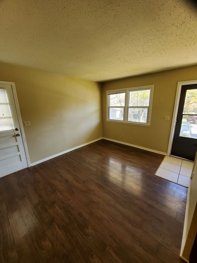 Building Photo - Super cute 1bed/1 bath $700.00 month in In...