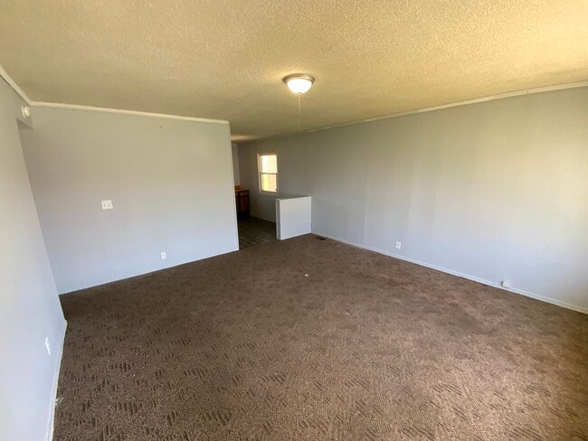 Building Photo - 1605 Crestview Dr
