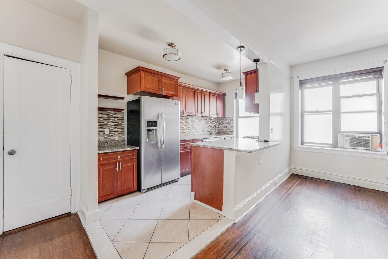 Primary Photo - 131 Kensington Ave