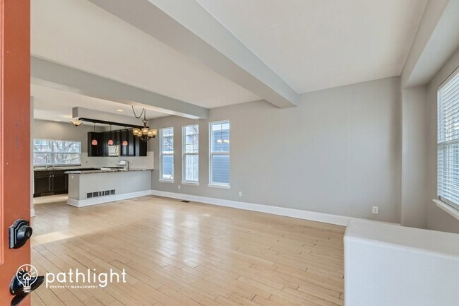 Building Photo - 300 Fieldstone Dr