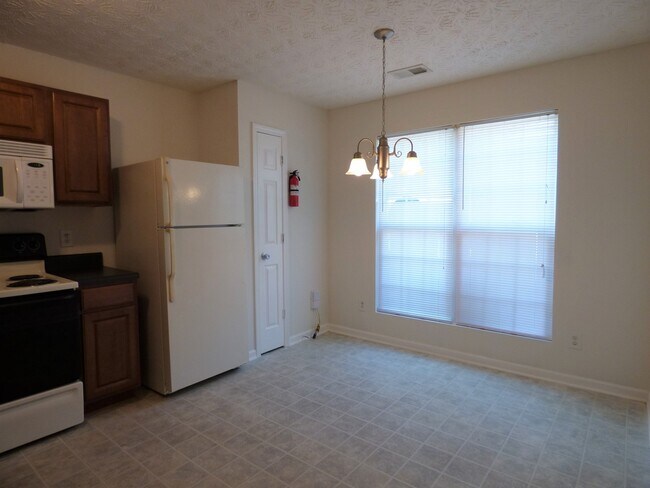 Foto del edificio - Incredible Brick Front Townhome in Regency Station