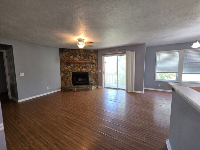 Foto del edificio - 6752 Willowbrook Dr