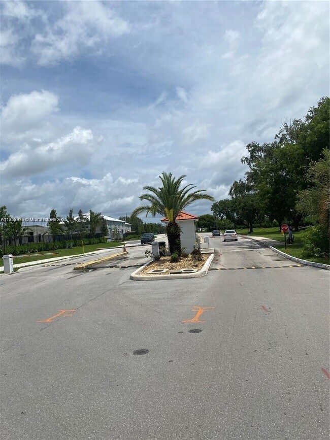 Foto del edificio - 2841 Somerset Dr