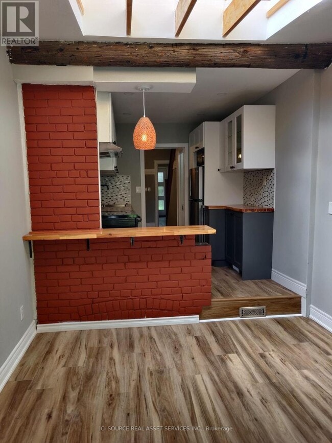 Building Photo - 5 Ashdale Ave