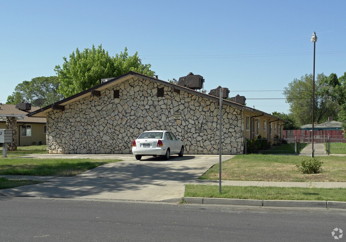 Building Photo - 1120-1130 W 12th St