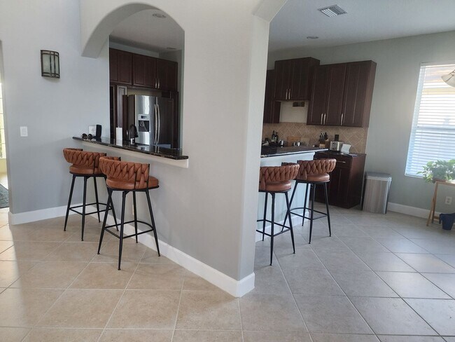Foto del edificio - NORTH PORT - Rare Waterfront 4 bedroom poo...