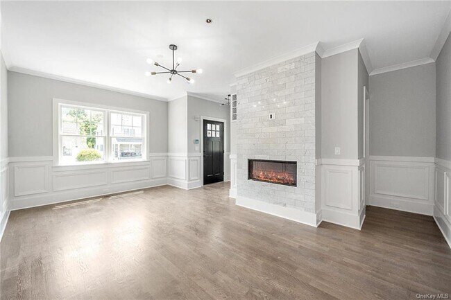 Building Photo - 10 Underhill Pl