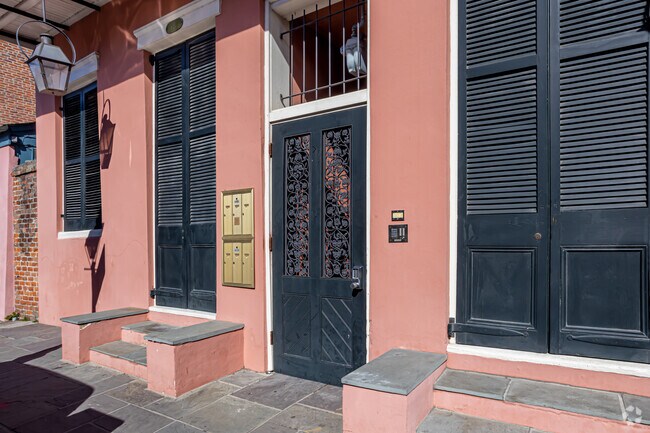 Front Entrance - 921 Dumaine St