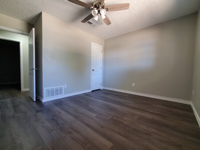 Foto del edificio - 1001 W 18th Ln