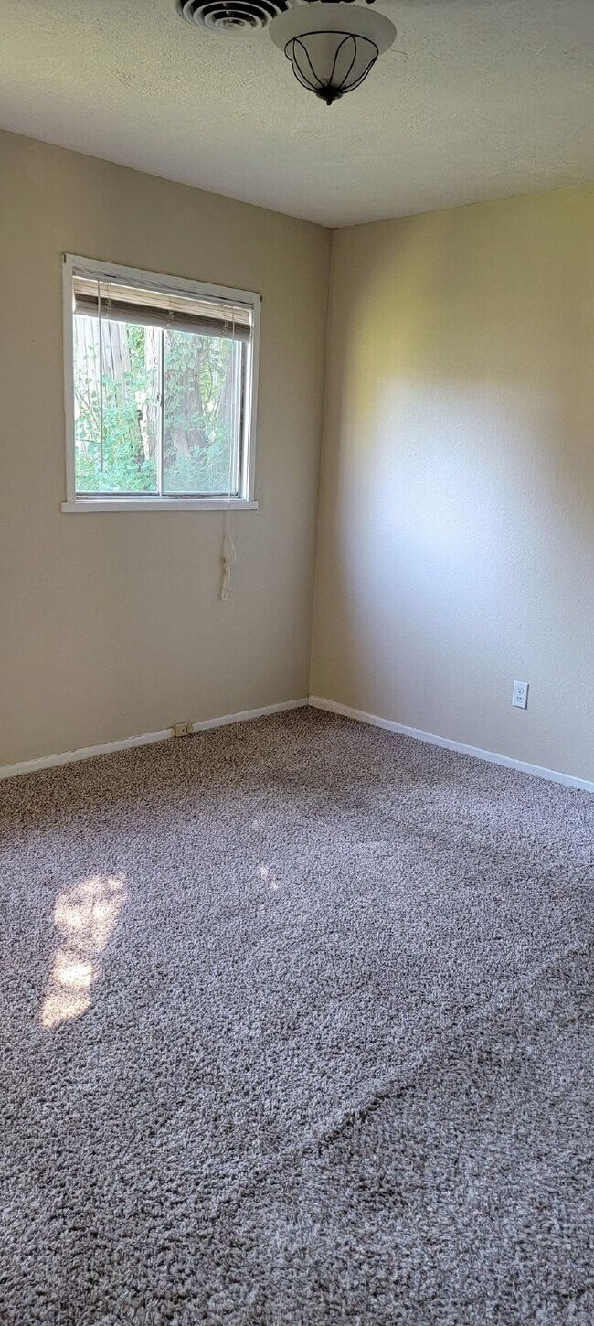 Foto del edificio - 3 bedroom, 1 1/2 bath home