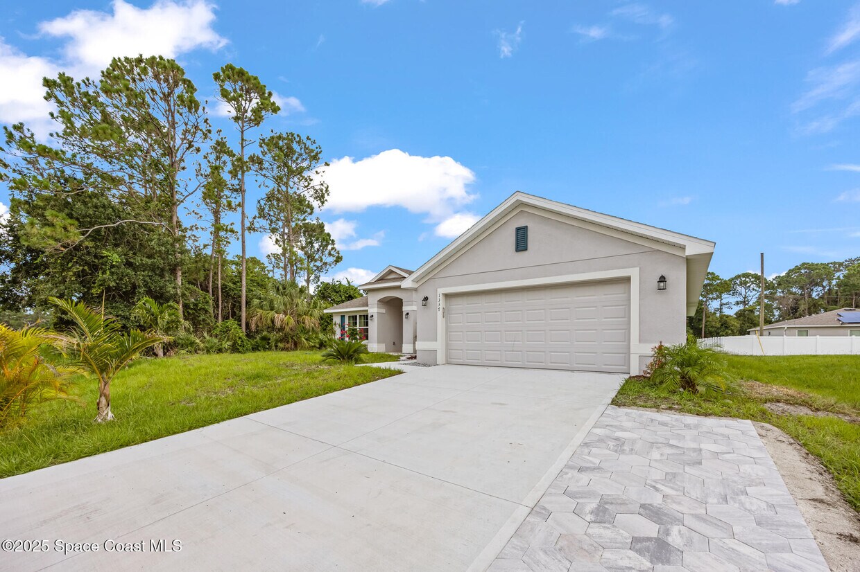 Foto principal - 1337 Degroodt Rd SW