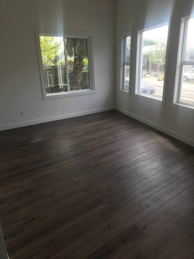 Front room - 233 - 233 E Blithedale Ave