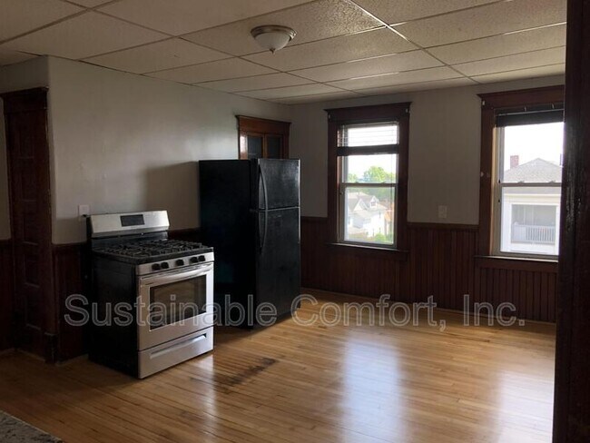 Building Photo - 19 Almont Ave