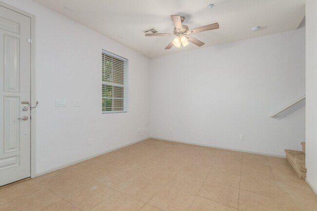 Building Photo - INSPIRADA TOWNHOME-TWO PRIMARY BEDROOMS, E...