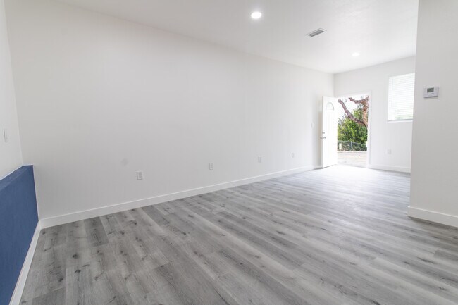 Foto del edificio - 1344 W 11th Ave