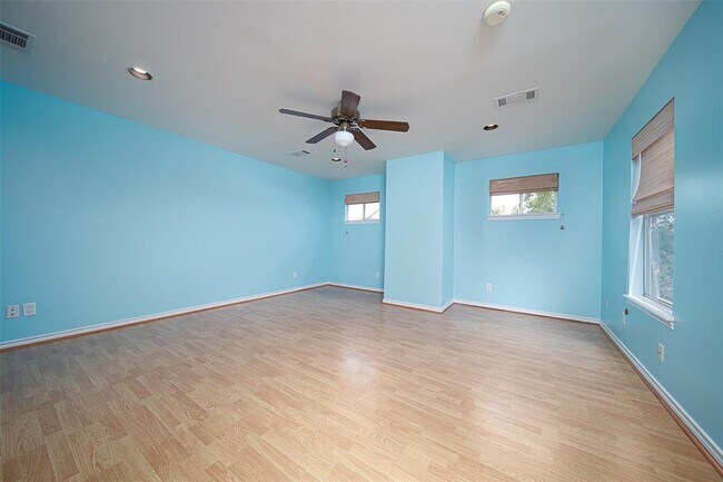 Building Photo - 102 Phanturn Ln