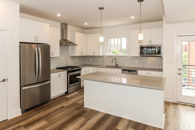Building Photo - Townhome in Downtown Indianapolis