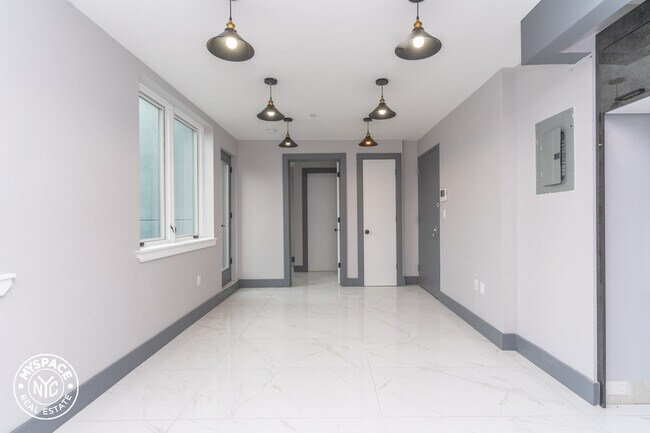 Foto del edificio - 1470 Eastern Pkwy