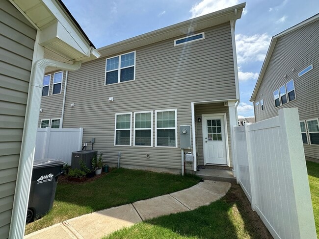 Building Photo - Townhomes at Colonial Village