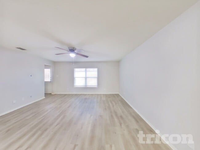 Building Photo - 7007 Capeshaw