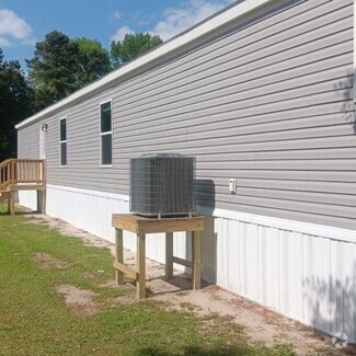 Building Photo - 1600 Deejay Ln