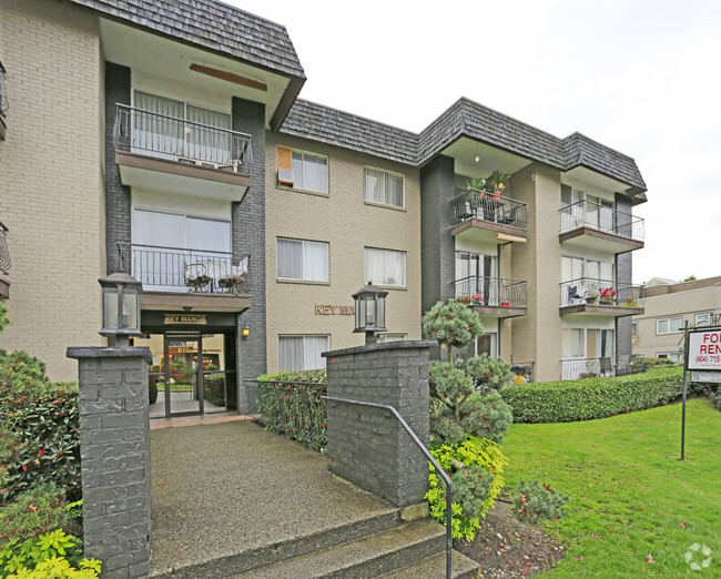 Front Entrance - Key Manor Apartments