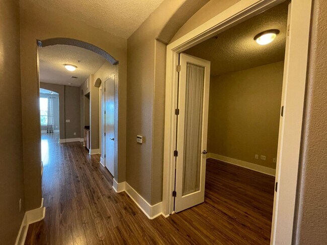 Foto del edificio - Spectacular 1-Bed/1-Bath w/ Office and STO...