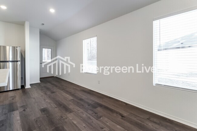 Building Photo - 240 Sarah Alyse Ln