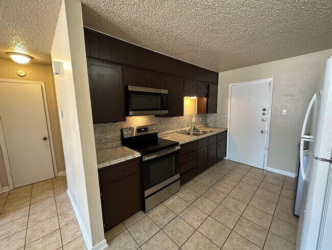 Building Photo - 1509 Janis Dr