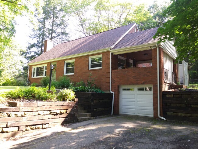 Garage. - 117 Fern Hollow Rd