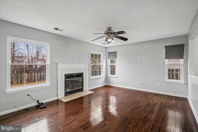 Foto del edificio - 13909 Lord Fairfax Pl