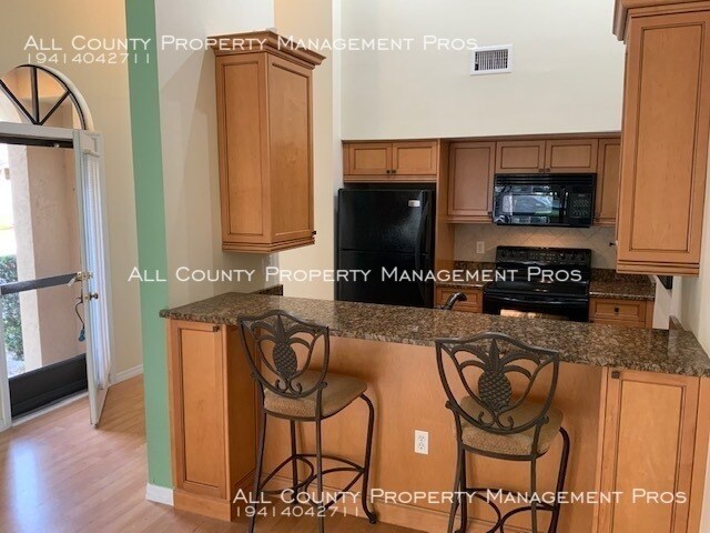 Building Photo - Morningside/End Unit/Updated/Pool/Meadows