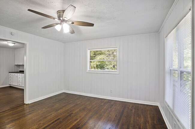 Building Photo - 4854 Flat Shoals Rd