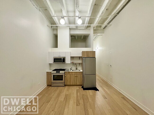 Building Photo - 77 E Adams St