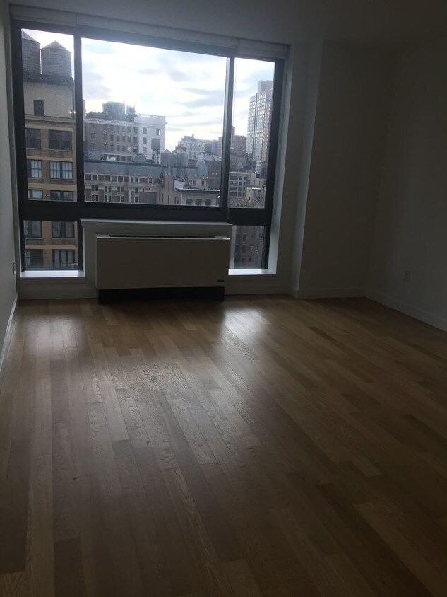 Primary Photo - 9 W 34th St