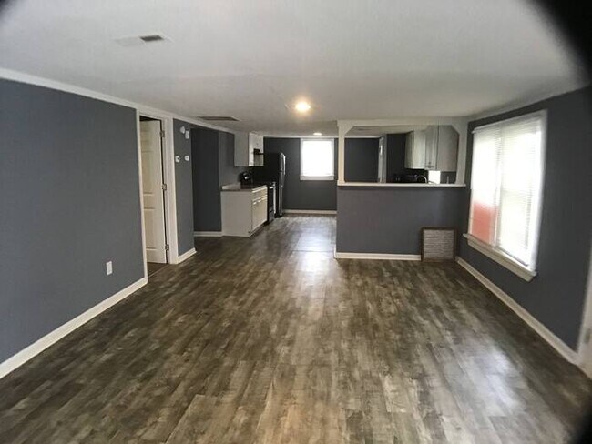 Building Photo - 23 Bridges St