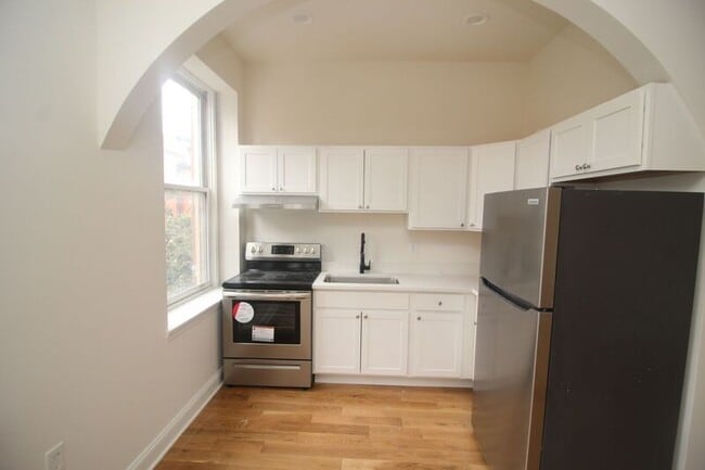 Building Photo - 811 Park Ave