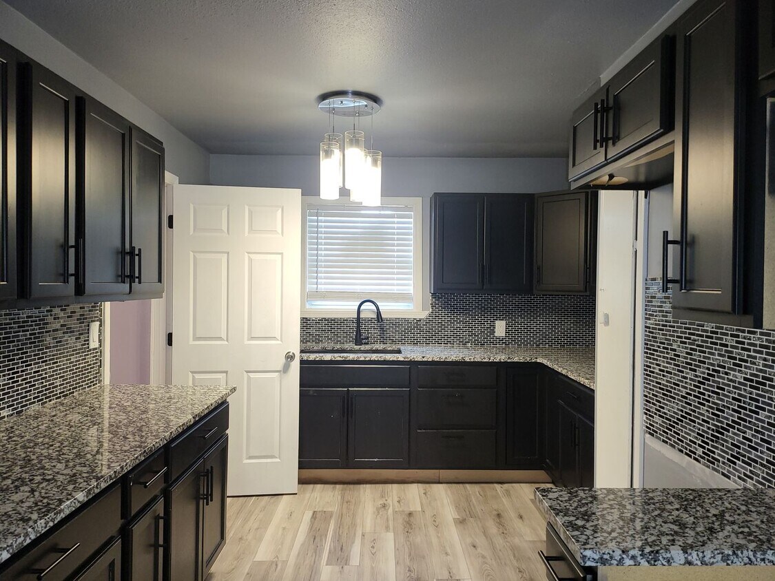 Primary Photo - Charming 4 Bedroom 1 Bathroom Home in Tulsa!